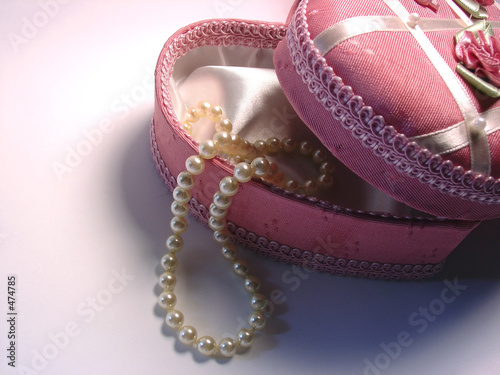 pearls in heart box