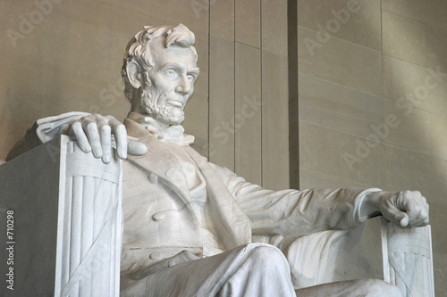 lincoln memorial (right side close-up)