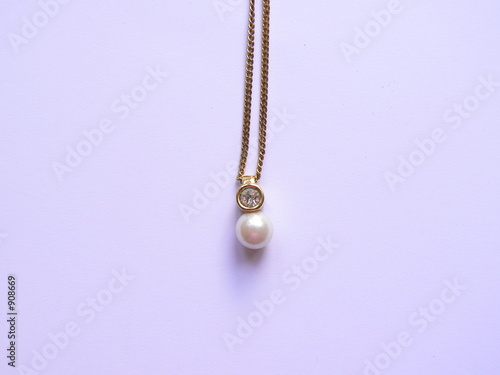 pearl and diamonte necklace