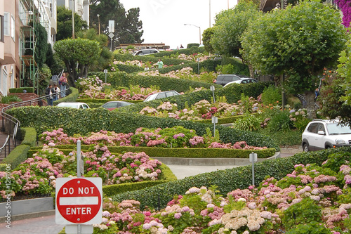 lombard street, the crookedest street in the world