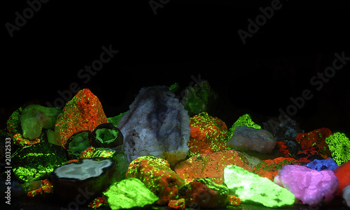 fluorescent minerals