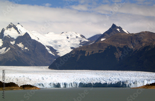 glacier perito moreno et montagne