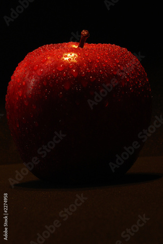 red apple sin fruit