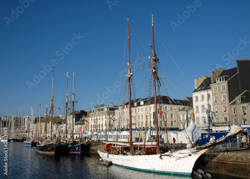 bateaux à quai