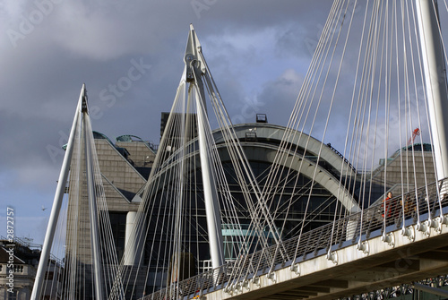 pedestrian suspension bridge at charing cross