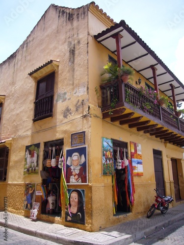 tienda frente a calle del torno