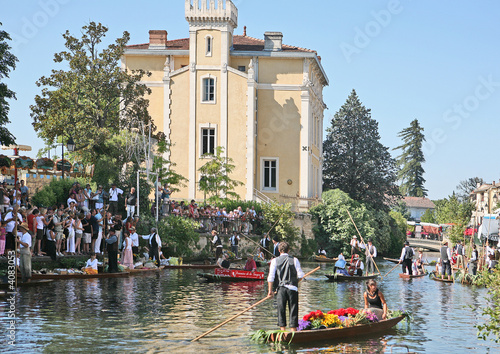 Marché flotant à Isle sur la Sorgue