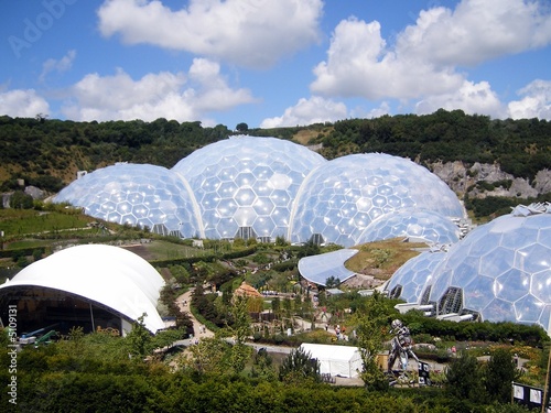 The Eden Project = Biodomes