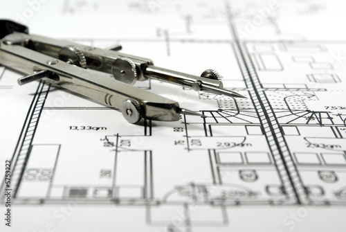 Bauzeichnung und Zirkel