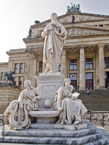 berlin gendarmenmarkt schiller denkmal