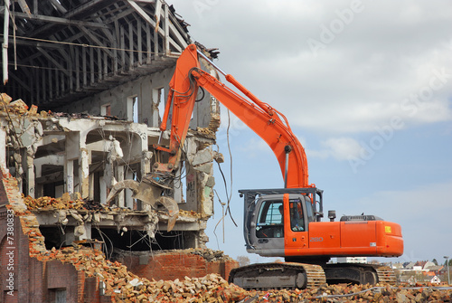 Abbruch mit Bagger