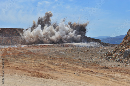 lime stone blasting, exploding