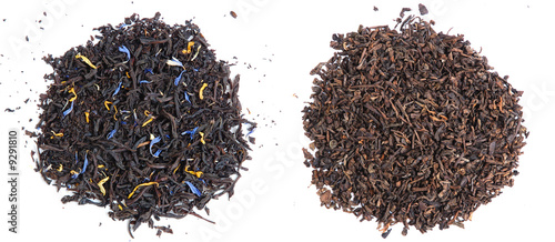 Two kinds of aromatic black tea leaves