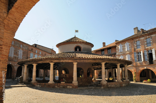 place de la halle à auvillar