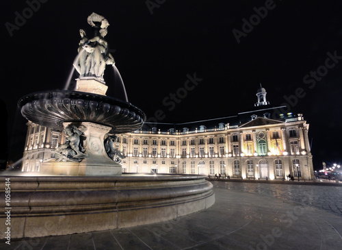 Fontaine des 3 grâces sur la Place de la Bouse (Bordeaux)