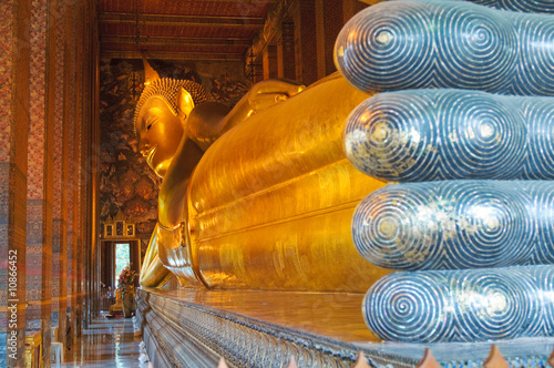 reclining buddha, wat pho, bangkok, thailand