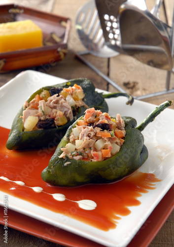 Chiles rellenos de atún. México