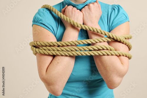 arms are tied horizontal