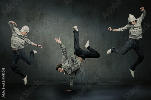 Three hip hop dancers, expression