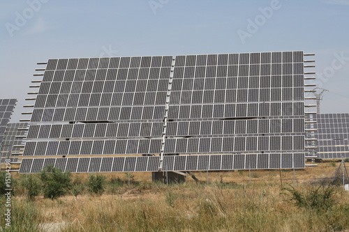 Placa solar con seguidor.