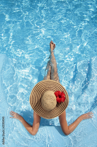 Mujer en una Piscina