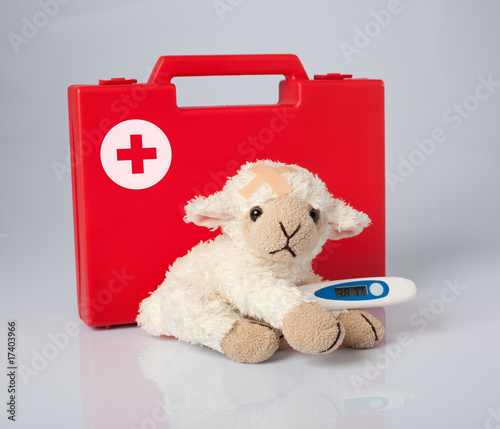 malade température enfant peluche soin pansement bobo infirmerie