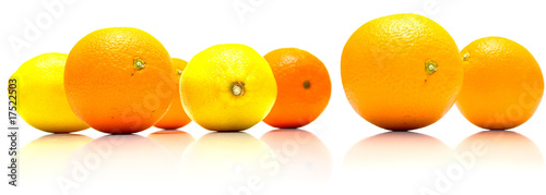 whole oranges and yellow lemons