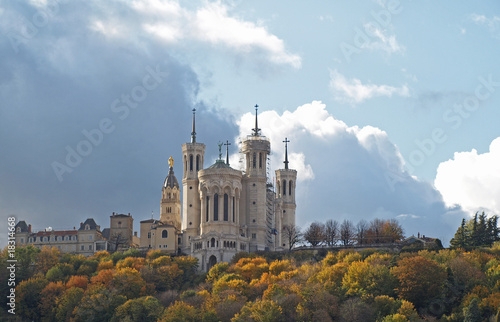 Basilique Notre Dame de Fourvière en automne