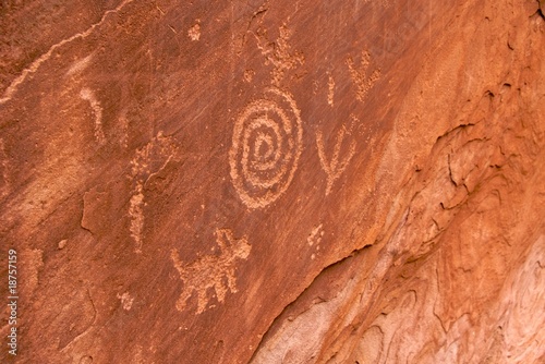 Anasazi petroglyphs showing spiral and zoomorph, Zion NP