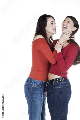 deux jeune femme violente dispute