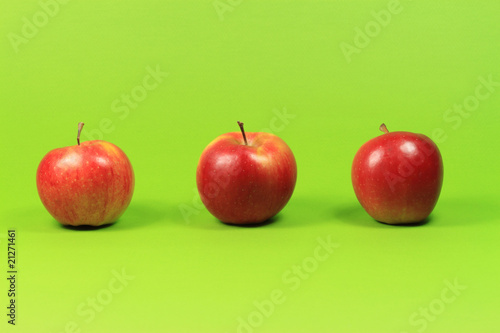 Trzy jabłka