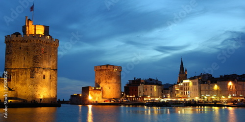 Panorama de la Rochelle la nuit.