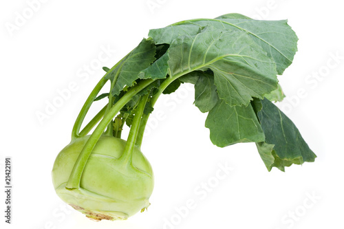 Kohlrabi auf weißem Hintergrund isoliert