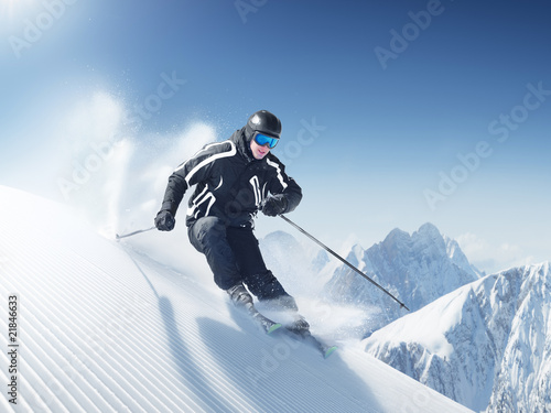 Skier in high mountains - alpen