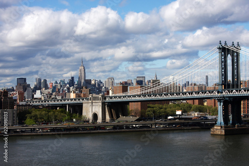 New York Skyline and Manhattan Bridge