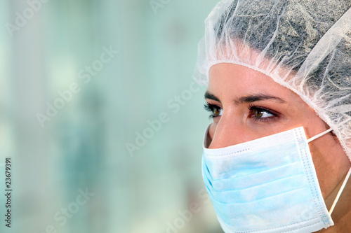 Infirmière avec masque médical