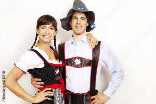 trachten pärchen oktoberfest