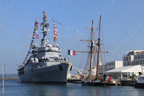 Le porte-hélicoptères "Jeanne d'Arc" à Brest