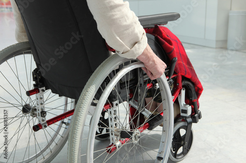 Infirme en fauteuil roulant
