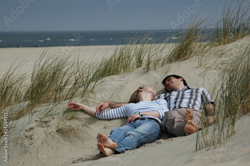Junges Paar am Strand