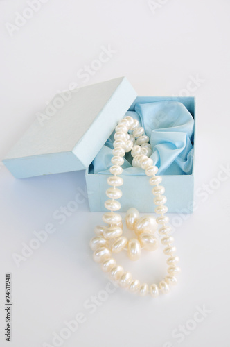 Perlenkette im Geschenkkarton