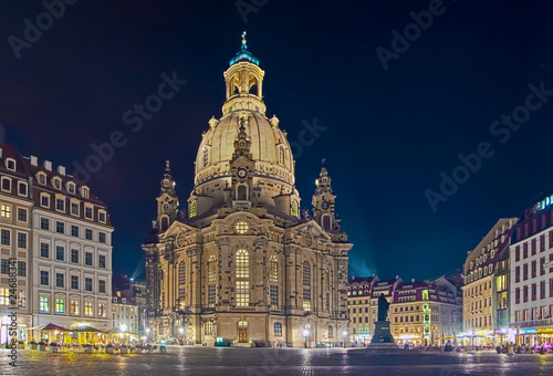 Dresden Frauenkirche mit Marktplatz