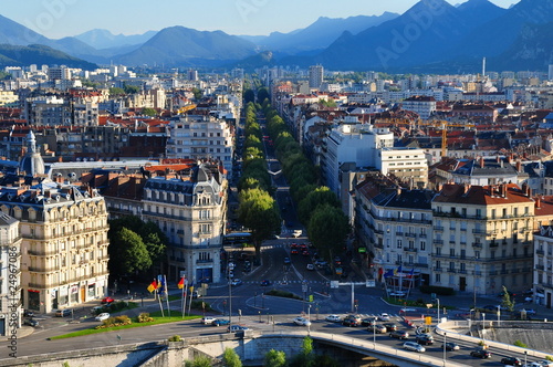 grenoble, boulevard gambetta, vue de la bastille