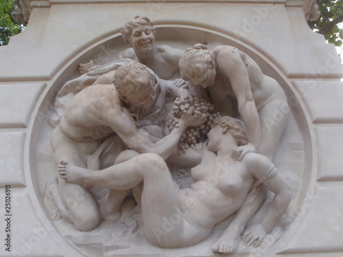Sculpture d'une orgie aux Serres d'Auteuil à Paris