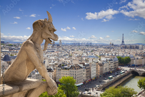 Notre Dame: Chimera (demon) overlooking the Eiffel Tower