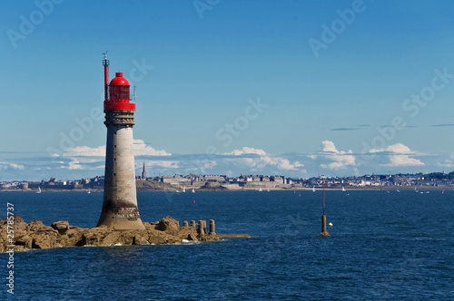 Phare au large de Saint Malo et Dinard, Bretagne - France