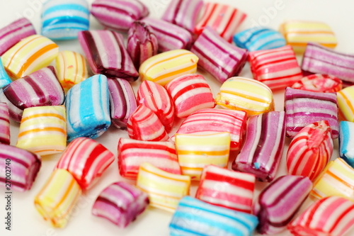 cukierki w paski, kolorowe cukierki robione ręcznie
