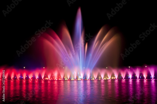 wrocławska fontanna nocą