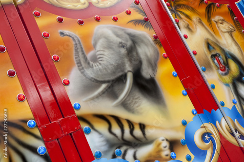 cirque spectacle éléphant roulotte