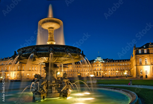 Neues Schloss Stuttgart Abenddämmerung